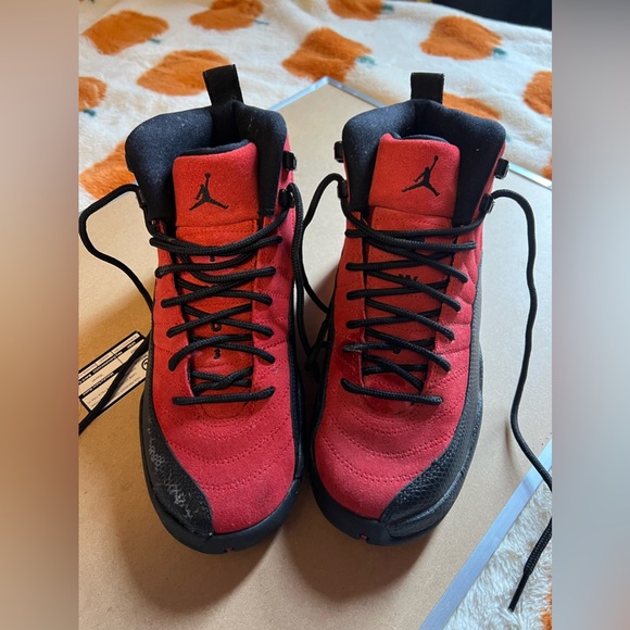 Reverse Flu Game Jordan 12 Retro - Picture 4 of 7